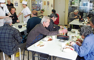 入浴・洗濯・食事の無料提供