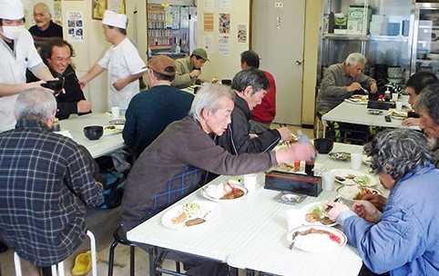 入浴・洗濯・食事の無料提供