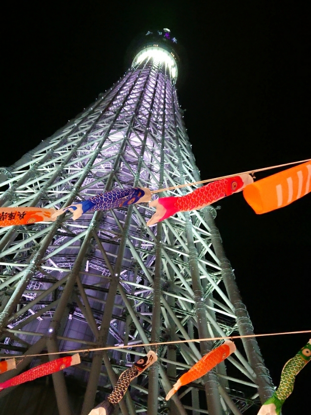 「東京の夜空に、泳ぐ魚達」